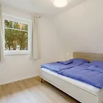펜션 Reetdachhaus 8 Auf Usedom Kutzow