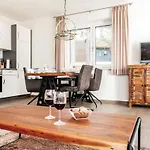 펜션 Reetdachhaus 8 Auf Usedom