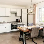 펜션 Reetdachhaus 8 Auf Usedom